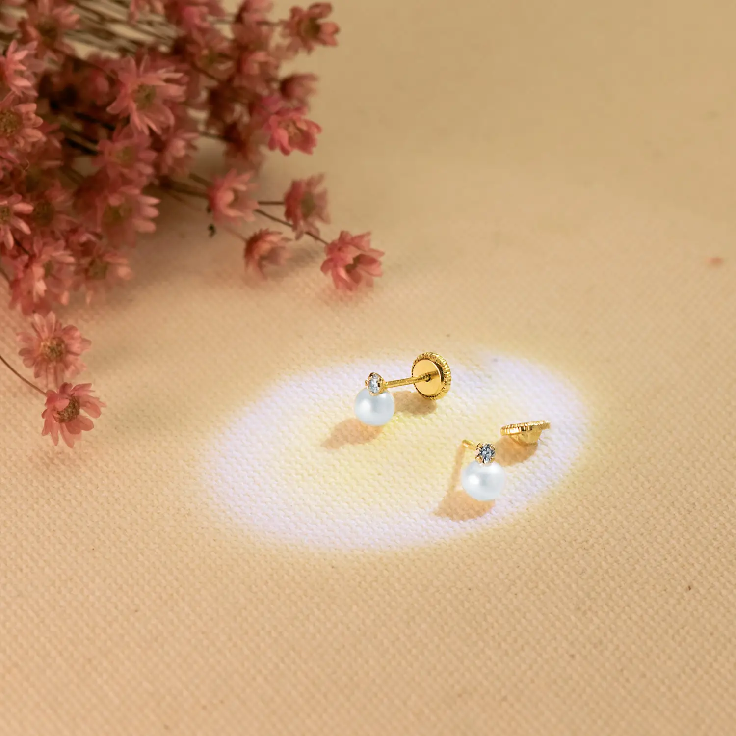 Pendientes de Oro Amarillo de 18k con Perla y Circonita 3.5x6mm - Imagen 2