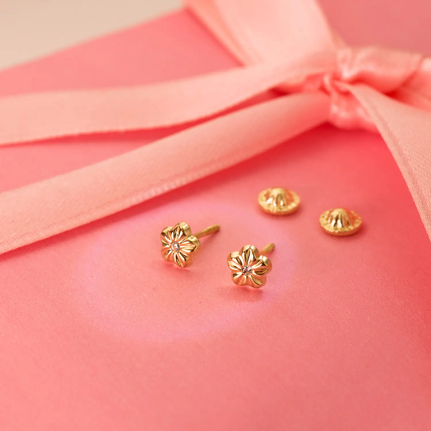 Pendientes de Oro Amarillo 18k Flor con Circonita - Imagen 2